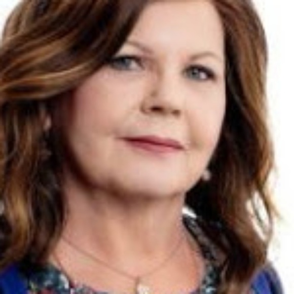 Meet your Posher, Karen - Picture 2 of 11